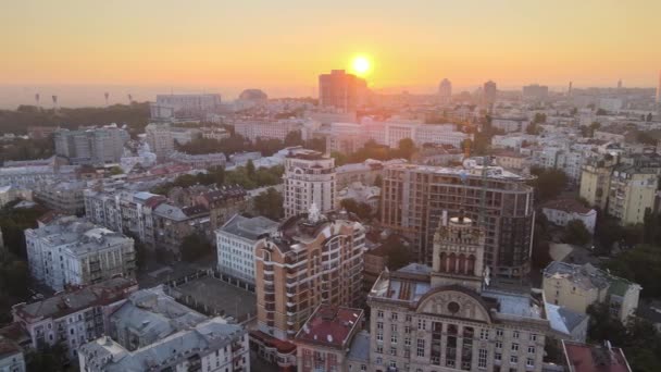 Ucrania, Kiev: Centro de la ciudad por la mañana al amanecer. Vista aérea. Kiev. — Vídeos de Stock