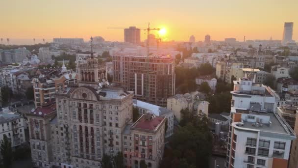 Ukraine, Kiev : centre-ville le matin au lever du soleil. Vue aérienne. Kiev. — Video