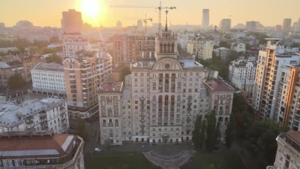 Ucrânia, Kiev: Centro da cidade pela manhã ao nascer do sol. Vista aérea. Kiev. — Vídeo de Stock