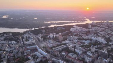 Ukrayna, Kyiv: Sabahın köründe şehir merkezi. Hava görüntüsü. Kiev.