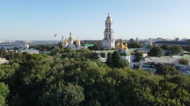 Kyiv - Ukrayna 'nın başkentinin havadan görünüşü. Kiev