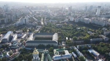 Kyiv - Ukrayna 'nın başkentinin havadan görünüşü. Kiev