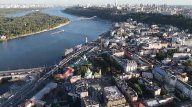 Kyiv - Ukrayna 'nın başkentinin havadan görünüşü. Kiev