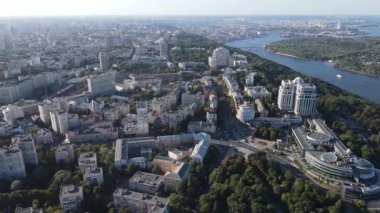 Kyiv - Ukrayna 'nın başkentinin havadan görünüşü. Kiev