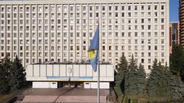 Ukrayna Merkez Seçim Komisyonu 'nun Kyiv' deki binası. Havadan. Yavaş çekim