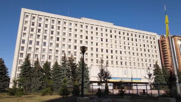 El edificio de la Comisión Electoral Central de Ucrania en Kiev. Aérea. Movimiento lento — Vídeos de Stock