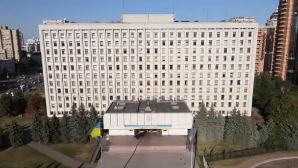 Le bâtiment de la Commission électorale centrale de l'Ukraine à Kiev. Aérien. Mouvement lent — Video