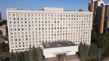 Ukrayna Merkez Seçim Komisyonu 'nun Kyiv' deki binası. Havadan. Yavaş çekim