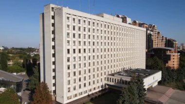 Ukrayna Merkez Seçim Komisyonu 'nun Kyiv' deki binası. Havadan. Yavaş çekim