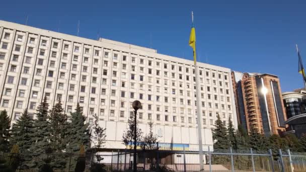 The building of the Central Election Commission of Ukraine in Kyiv. Aerial. Slow motion — Stock Video