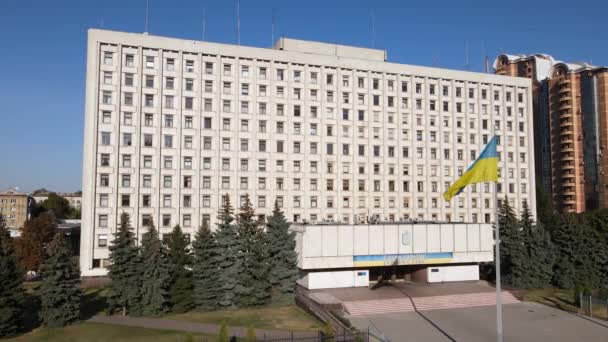 El edificio de la Comisión Electoral Central de Ucrania en Kiev. Aérea. Movimiento lento — Vídeo de stock