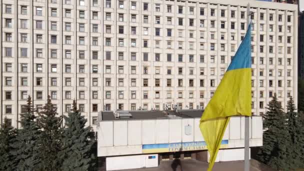 Le bâtiment de la Commission électorale centrale de l'Ukraine à Kiev. Aérien. Mouvement lent — Video