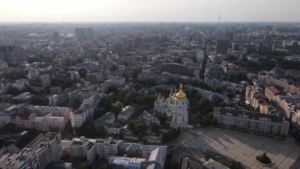 우크라이나의 도시 경관. 공중에서 본 키예프. 느린 동작 — 비디오
