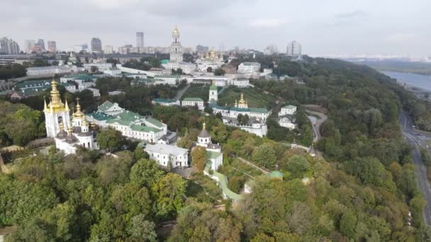 秋のウクライナの航空写真: Kyiv-Pechersk Lavra.キエフ — ストック動画