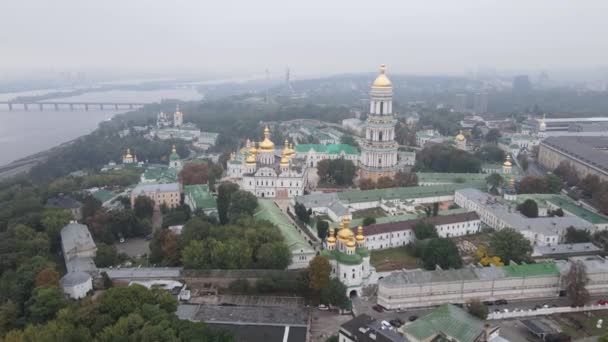 Kiev, Ucrania vista aérea en otoño: Kiev-Pechersk Lavra. Kiev — Vídeos de Stock