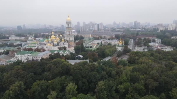 Kiev, Ucrânia vista aérea no outono: Kiev-Pechersk Lavra. Kiev — Vídeo de Stock