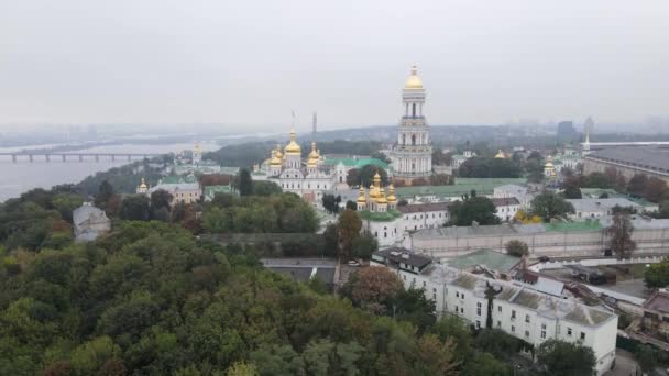 Kiev, Ucrania vista aérea en otoño: Kiev-Pechersk Lavra. Kiev — Vídeo de stock