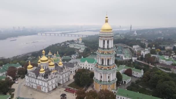 秋のウクライナの航空写真: Kyiv-Pechersk Lavra.キエフ — ストック動画