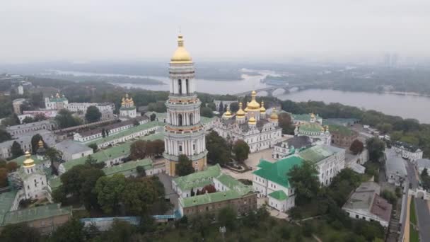 Kyjev, Ukrajina letecký pohled na podzim: Kyjev-Pechersk Lavra. Kyjev — Stock video