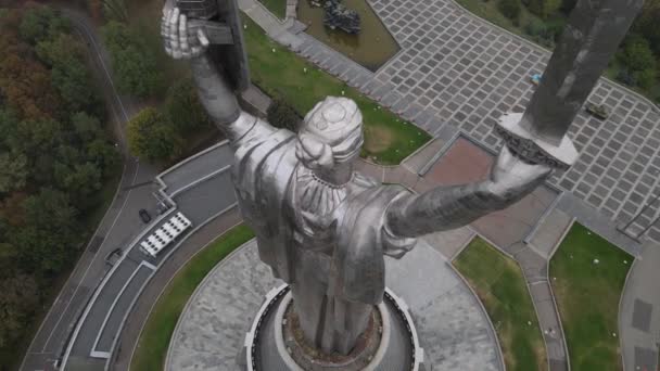 Kiew, Ukraine Luftaufnahme im Herbst: Motherland Monument. Kiew — Stockvideo