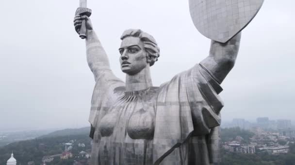 Kiev, Ucraina vista aerea in autunno: Patria Monumento. Kiev — Video Stock