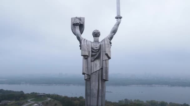 Kyjev, Ukrajina letecký pohled na podzim: Vlast Monument. Kyjev — Stock video
