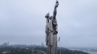 Kyiv, Ukrayna hava manzaralı sonbaharda: Anavatan Anıtı. Kiev