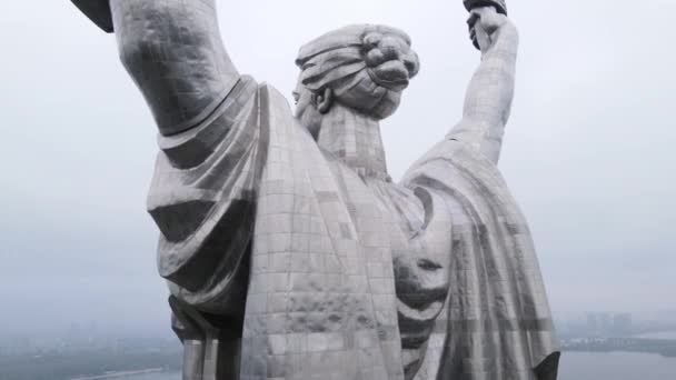 Kiew, Ukraine Luftaufnahme im Herbst: Motherland Monument. Kiew — Stockvideo