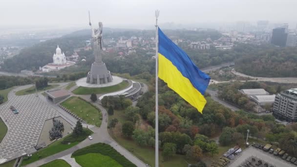 Aerial view of the flag of Ukraine in Kyiv. Slow motion. Kiev — Stock Video