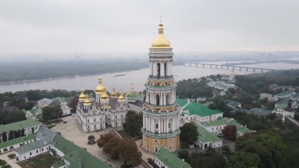 乌克兰的象征：Kyiv-Pechersk Lavra 。基辅。慢动作航空视图 — 图库视频影像