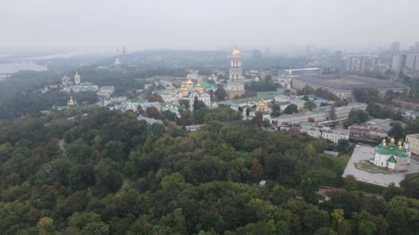 Simbolo dell'Ucraina: Kyiv-Pechersk Lavra. Kiev. Vista aerea al rallentatore — Video Stock
