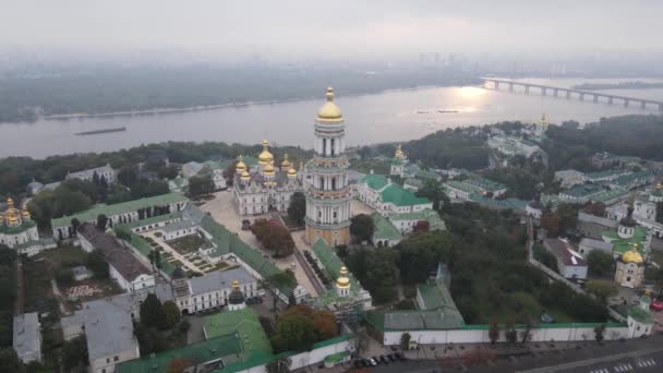 Simbolo dell'Ucraina: Kyiv-Pechersk Lavra. Kiev. Vista aerea al rallentatore — Video Stock