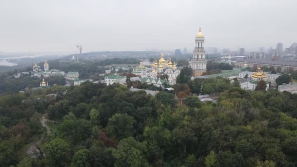 Σύμβολο της Ουκρανίας: Κίεβο-Pechersk Lavra. Κίεβο. Αεροφωτογραφία αργής κίνησης — Αρχείο Βίντεο
