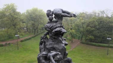 Kyiv, Ukrayna 'nın sonbaharda hava durumu: Babi Yar - İkinci Dünya Savaşı sırasında Yahudilerin öldürüldüğü yer.