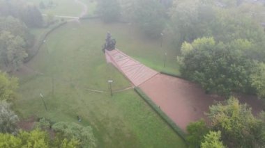 Kyiv, Ukrayna 'nın sonbaharda hava durumu: Babi Yar - İkinci Dünya Savaşı sırasında Yahudilerin öldürüldüğü yer.