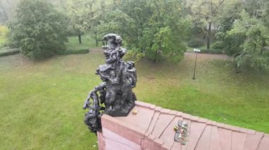 Kyiv, Ukrayna 'nın sonbaharda hava durumu: Babi Yar - İkinci Dünya Savaşı sırasında Yahudilerin öldürüldüğü yer.