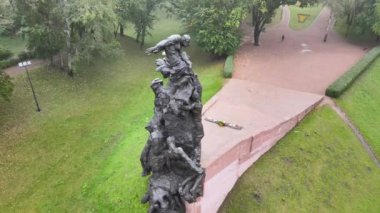 Kyiv, Ukrayna 'nın sonbaharda hava durumu: Babi Yar - İkinci Dünya Savaşı sırasında Yahudilerin öldürüldüğü yer.