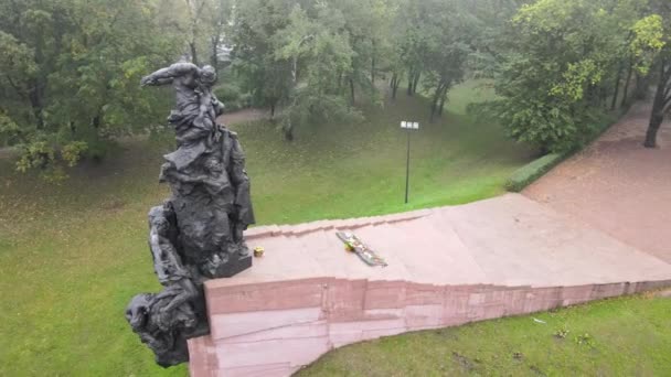 Kiev, Ucraina veduta aerea in autunno: Babi Yar - il luogo dell'omicidio di ebrei durante la seconda guerra mondiale. — Video Stock