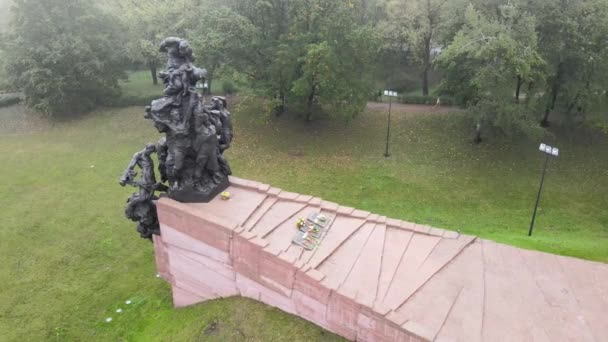 Kyiv, Ukraine aerial view in autumn : Babi Yar - the place of the murder of Jews during the Second World War. — Stock Video