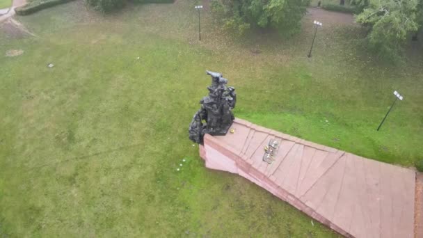 Kiev, Oekraïne luchtfoto in de herfst: Babi Yar - de plaats van de moord op Joden tijdens de Tweede Wereldoorlog. — Stockvideo