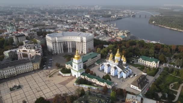 Κίεβο, Ουκρανία εναέρια άποψη το φθινόπωρο: St. Michaels Golden-Domed Μονή. Κίεβο — Αρχείο Βίντεο