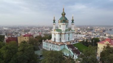 Kyiv, Ukrayna hava manzaralı sonbaharda: St. Andrews Kilisesi. Kiev