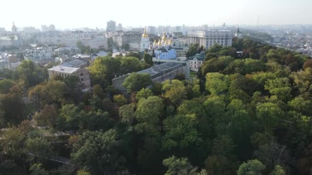 Kyjev - hlavní město Ukrajiny. Letecký pohled. Kyjev — Stock video