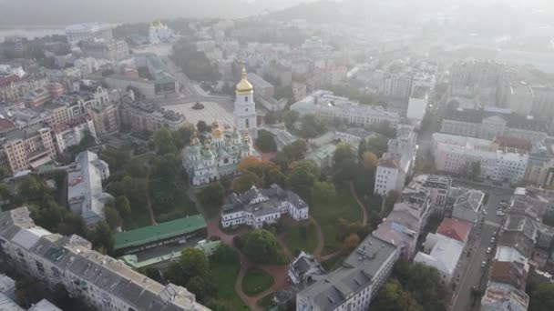 Киев - столица Украины. Вид с воздуха. Киев — стоковое видео