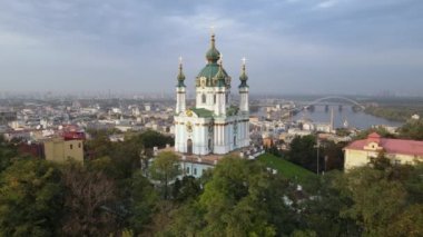 Kyiv 'deki St. Andrews Kilisesi. Ukrane. Yavaş çekim, Kiev.