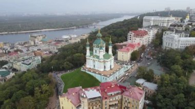 Kyiv 'deki St. Andrews Kilisesi. Ukrane. Yavaş çekim, Kiev.