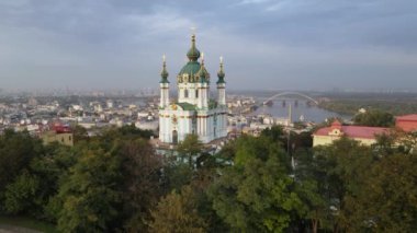 Kyiv 'deki St. Andrews Kilisesi. Ukrane. Yavaş çekim, Kiev.