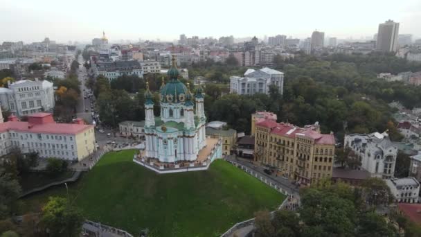 St. Andrews Kerk in Kiev. Onkruid. Langzame beweging, Kiev. — Stockvideo