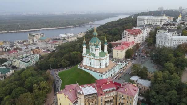 St. Andrews Kerk in Kiev. Onkruid. Langzame beweging, Kiev. — Stockvideo