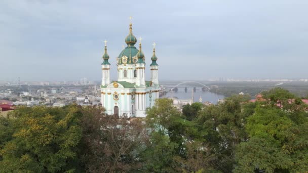 Iglesia de San Andrés en Kiev. Ukrane. cámara lenta, Kiev — Vídeos de Stock